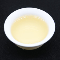 Fuding white tea 2018 white peony king tea cake 300g sun-dried alpine high-grade white peony tea cake