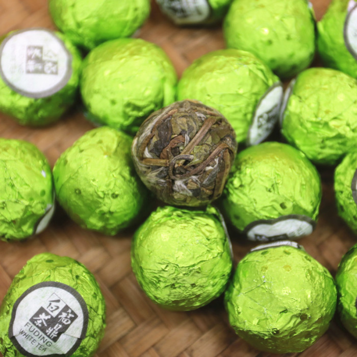 Fuding White Tea Shoumei Gongmei Old White Tea Portable Dragon Ball Tea 500g