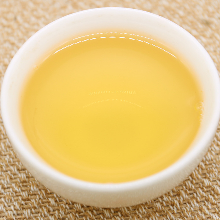 Aged sun-dried Fuding white tea Shoumei brick tea two or two tea leaves 100g alpine dry warehouse jujube-scented old tea